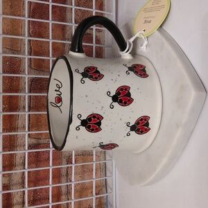 Global Design Bumblebee Mug - NEW